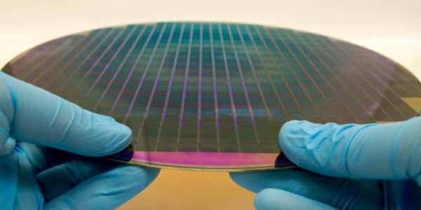 三星、臺積電爭奪半導體頭把交椅，英特爾加速轉型